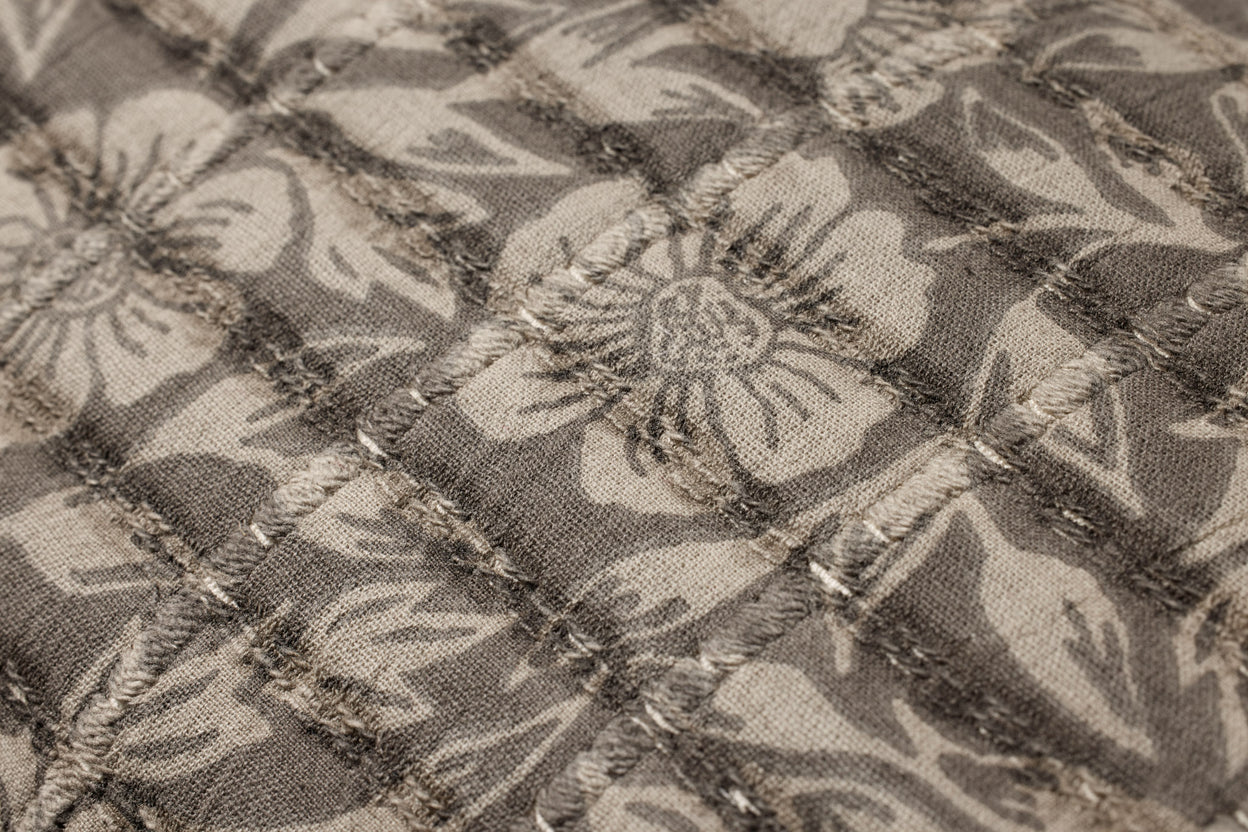 Funda Cojín Flores Chocolate 70x30