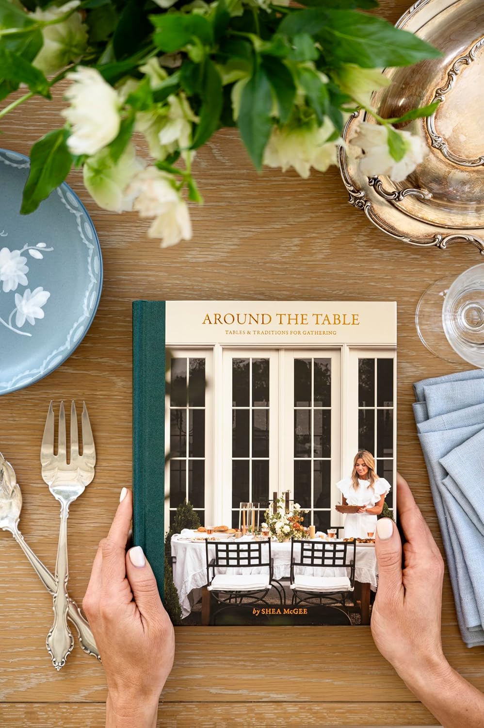 Libro Around the Table
