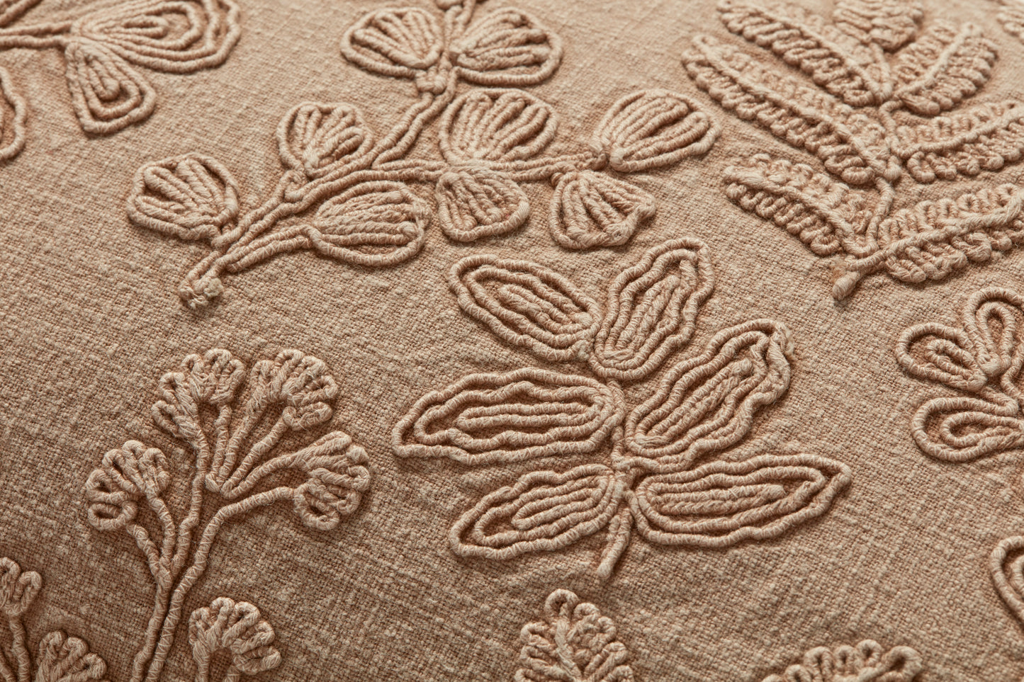 Cojín bordado floral Louise 30x70 con relleno