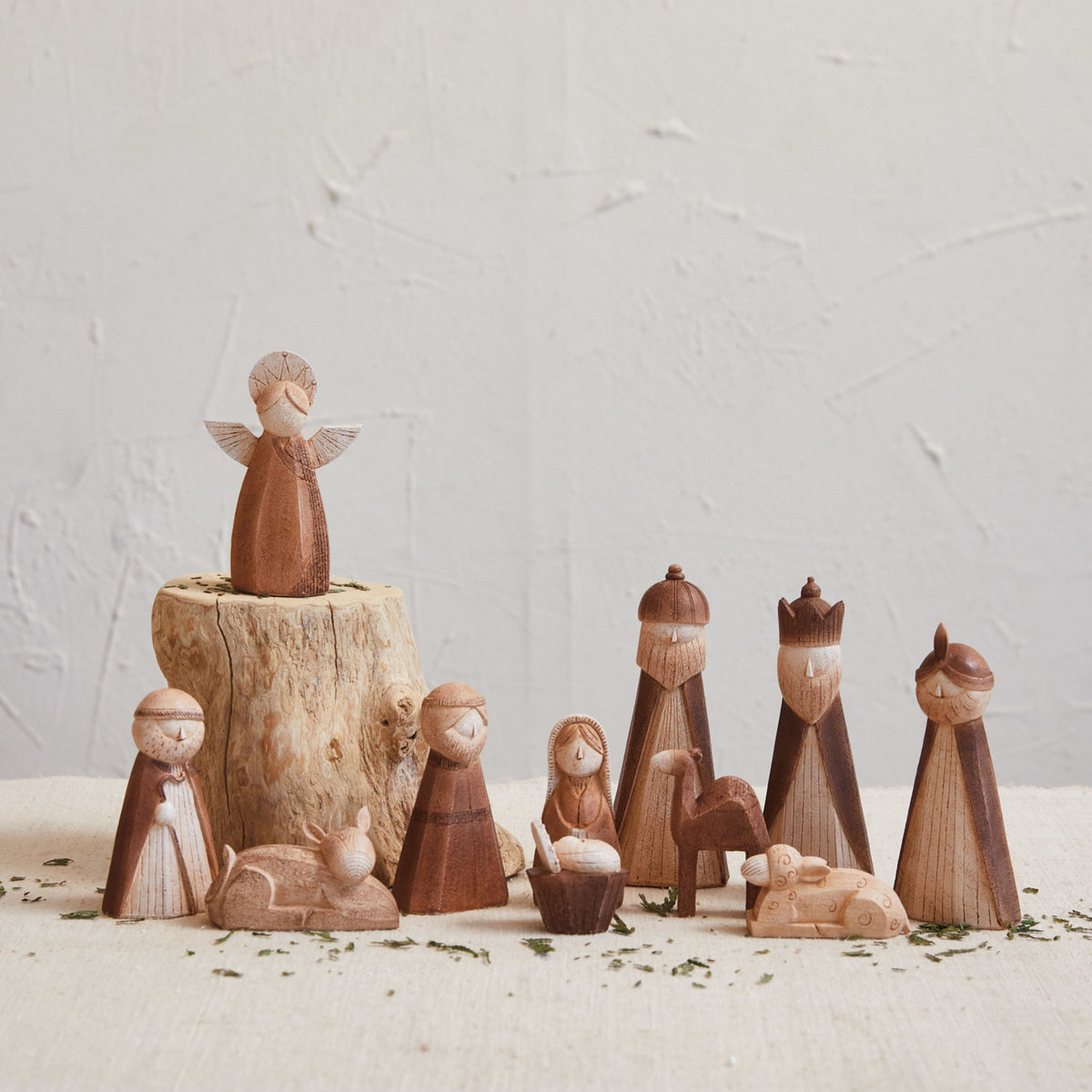 Pesebre de 11 piezas acabado madera